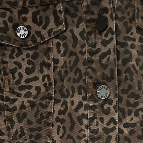 William Rast Wild Cheetah Print Denim Jacket with Structured Silhouette - Picture 5 of 10